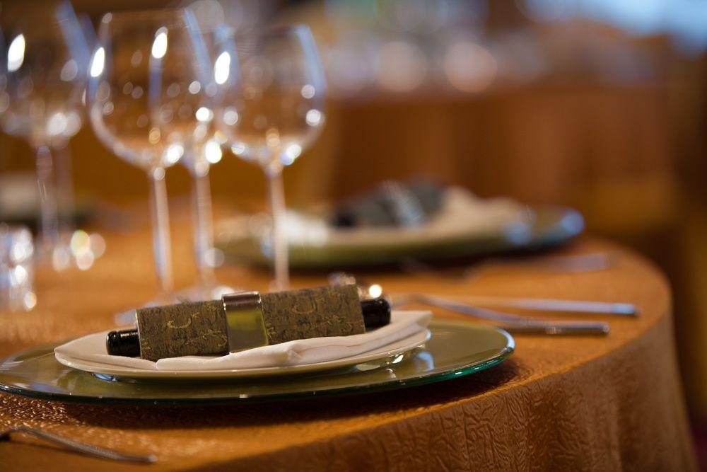 Renaissance Shanghai Yu Garden Hotel On The Bund Zewnętrze zdjęcie A place setting